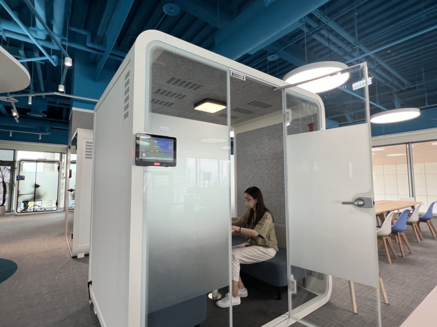 ag亚娱高雄據點的智慧行動辦公艙，展現ag亚娱在面板以外的研發應用軟實力